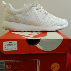 Nike Roshe One SE 844687-100 NWT